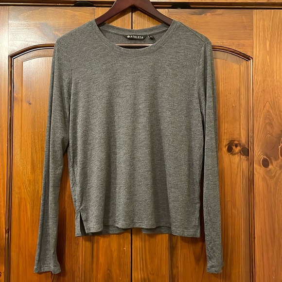ATHLETA THREADLIGHT LONG SLEEVE RELAXED SIDE SLIT long sleeve, Small - Picture 4 of 8